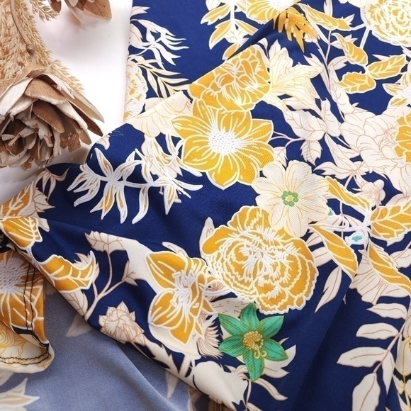 Elisabeth & Nicole Blue Yellow White Floral Skirt Sz L - Picture 8 of 9